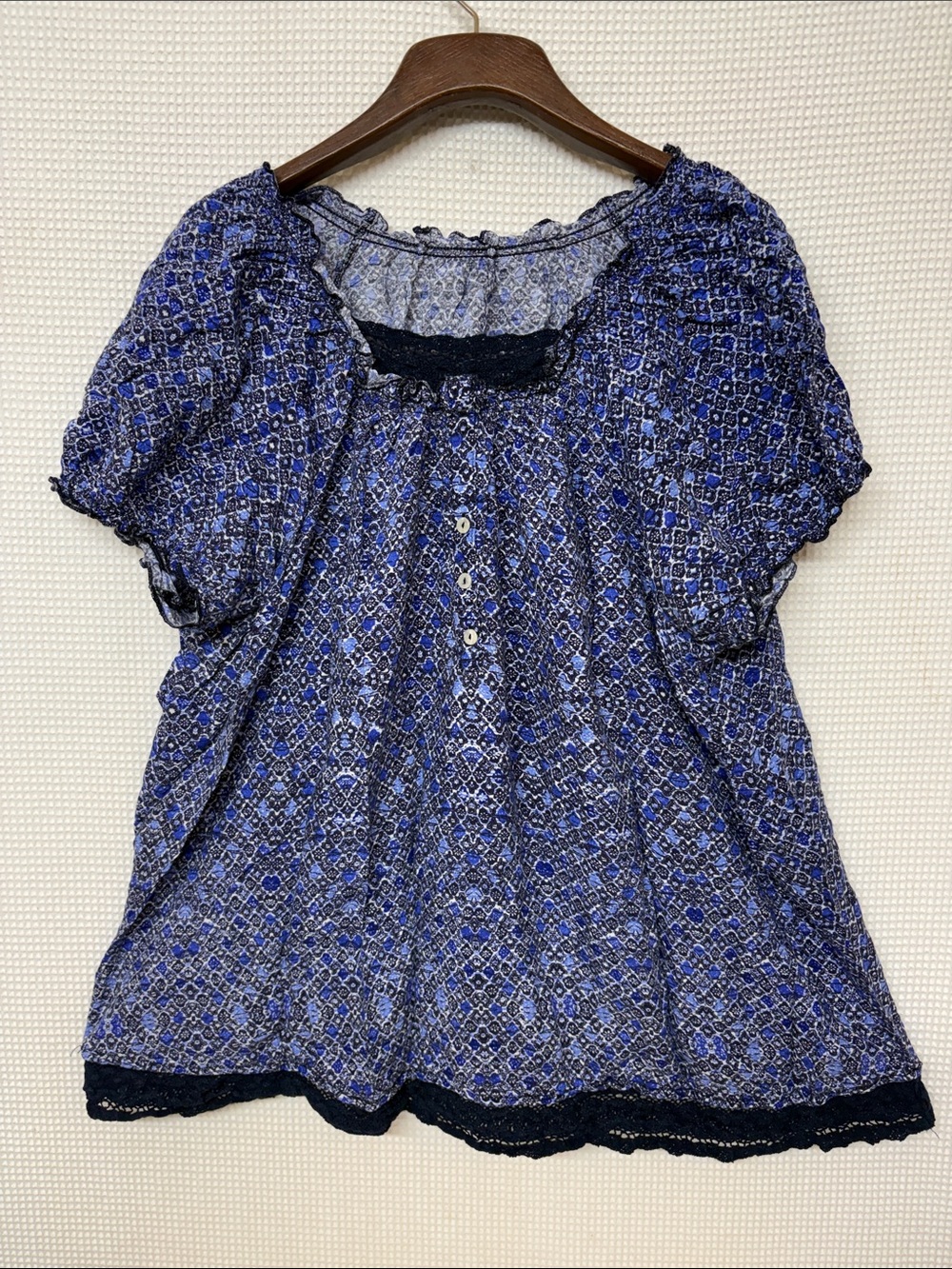 Women’s short sleeved summer shirt